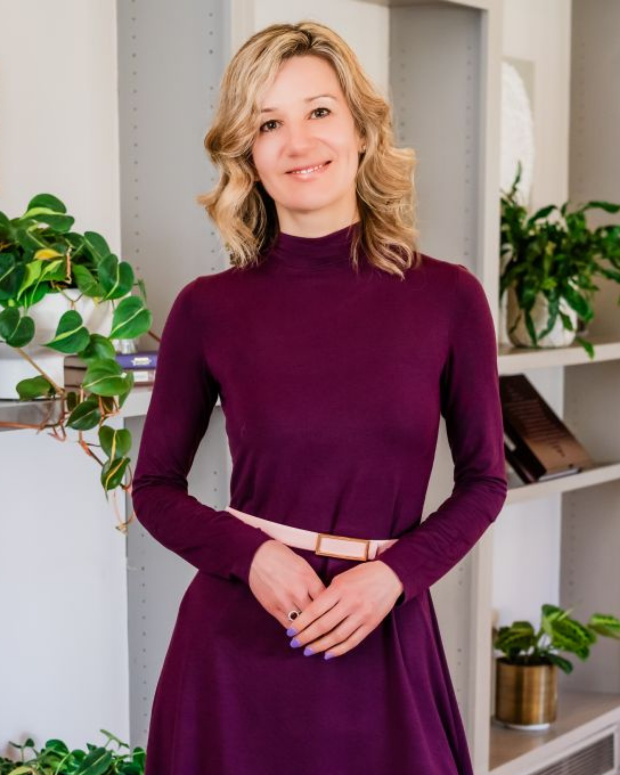 Dasha Tcherniakovskaia, life coach for overachievers, in her home workspace